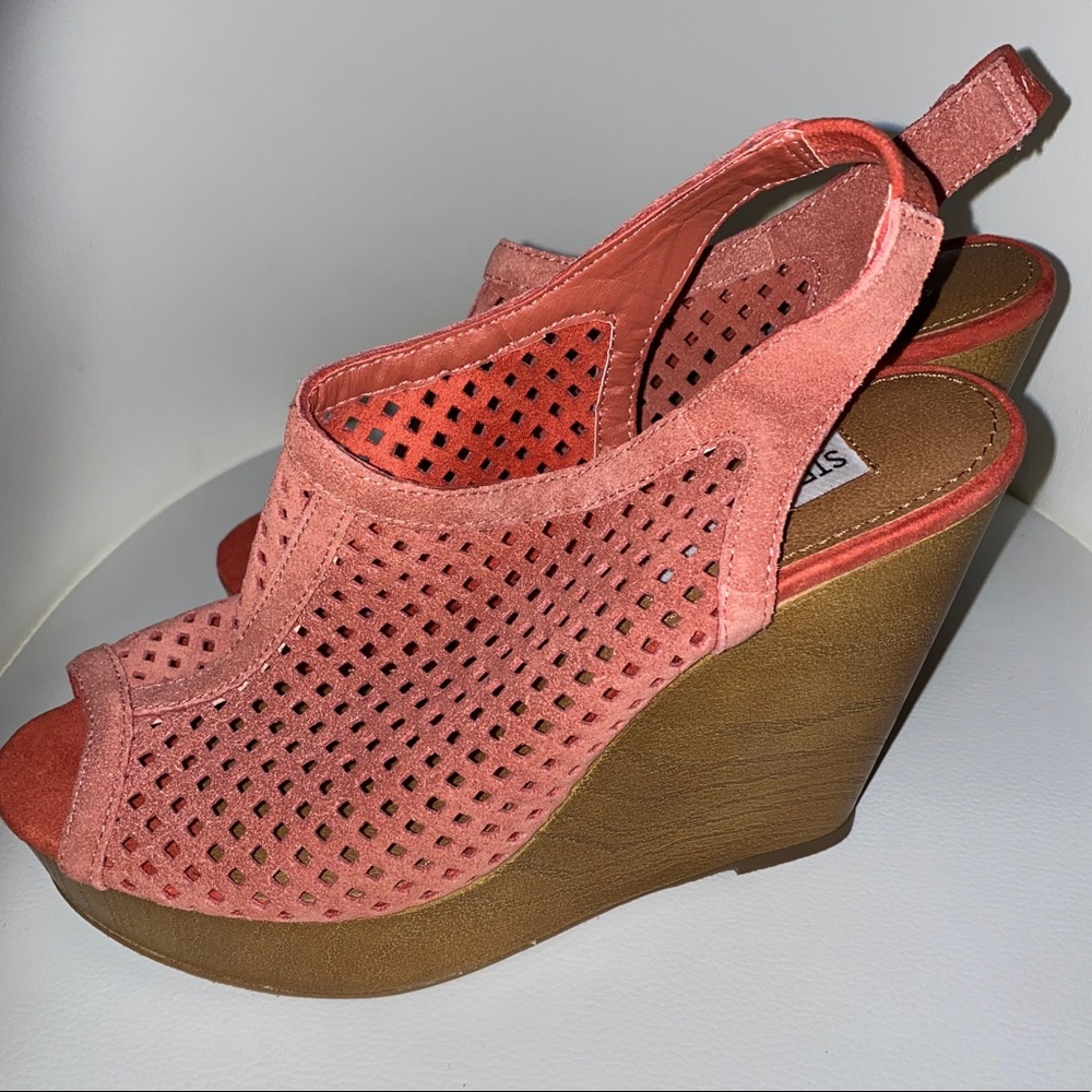 🆑 STEVE MADDEN RETRO suede platform wedge sandals, FREE 🆑 item w purchase!